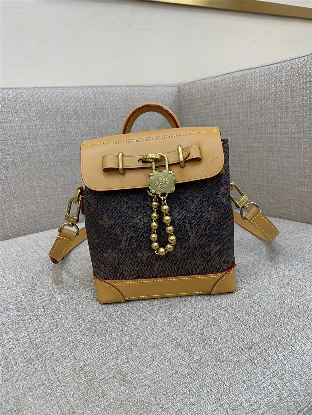 Louis Vuitton M11630  Steamer 15 size:16.5 x 20 x 8.5cm 2025 new 